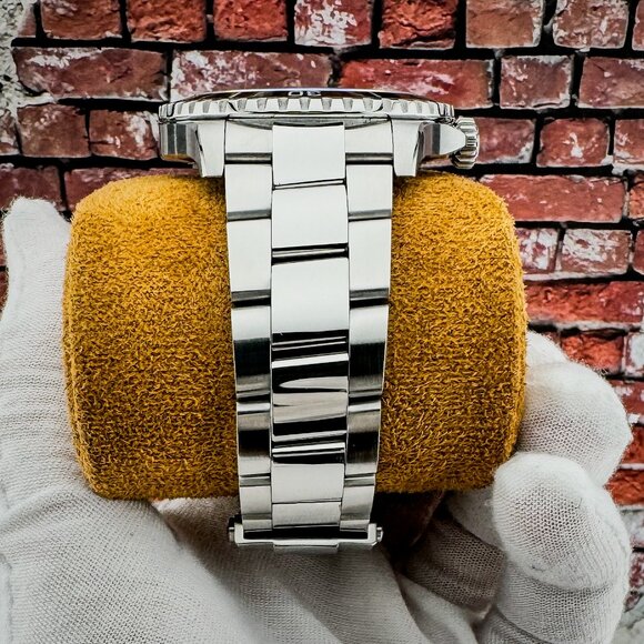 Breitling Superocean Turquoise Dial - 44mm – A17376 – FULL SET – MSRP $5450 - Picture 6 of 16